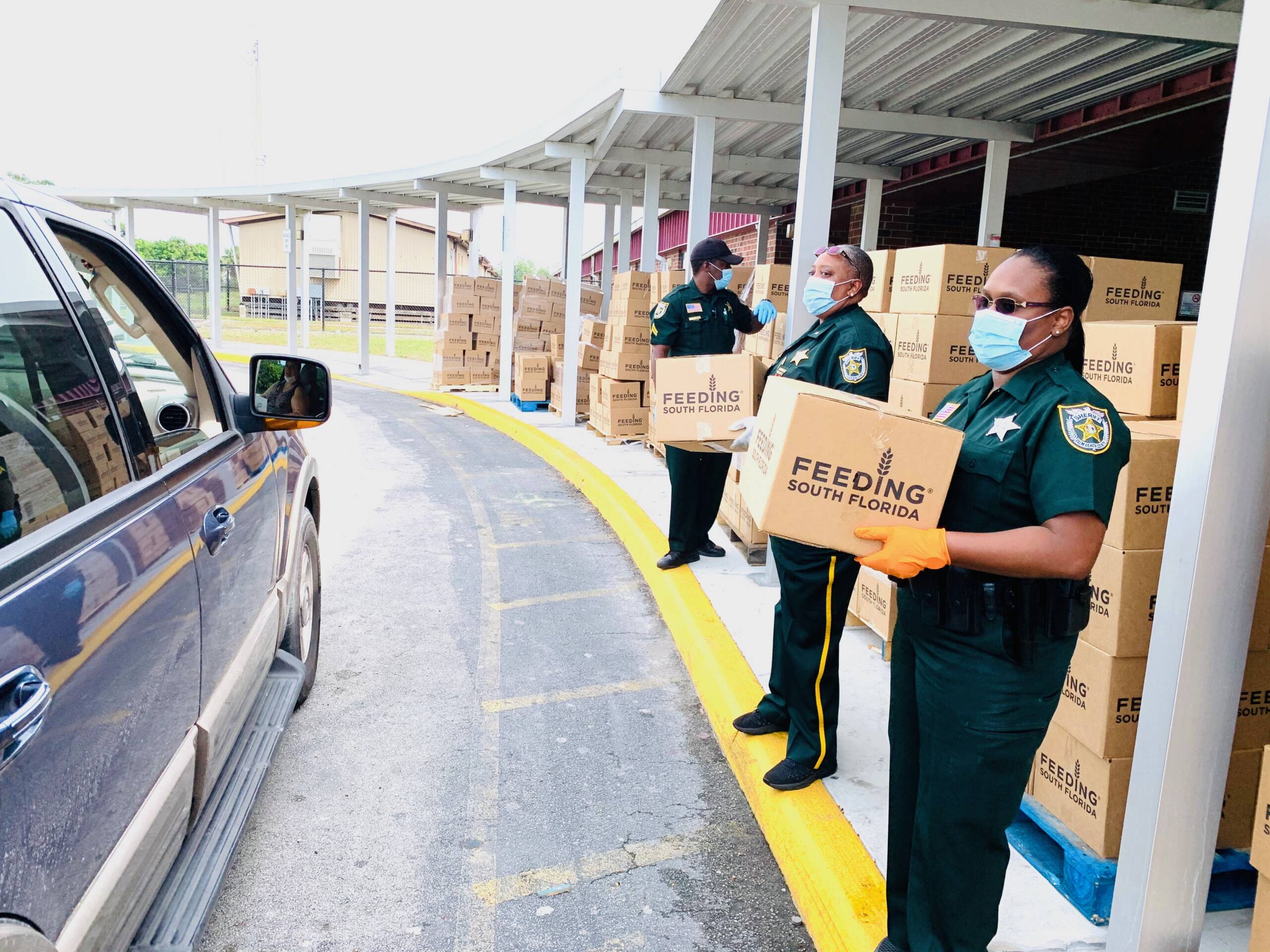 Sheriffs giving away food boxes from feeding florida