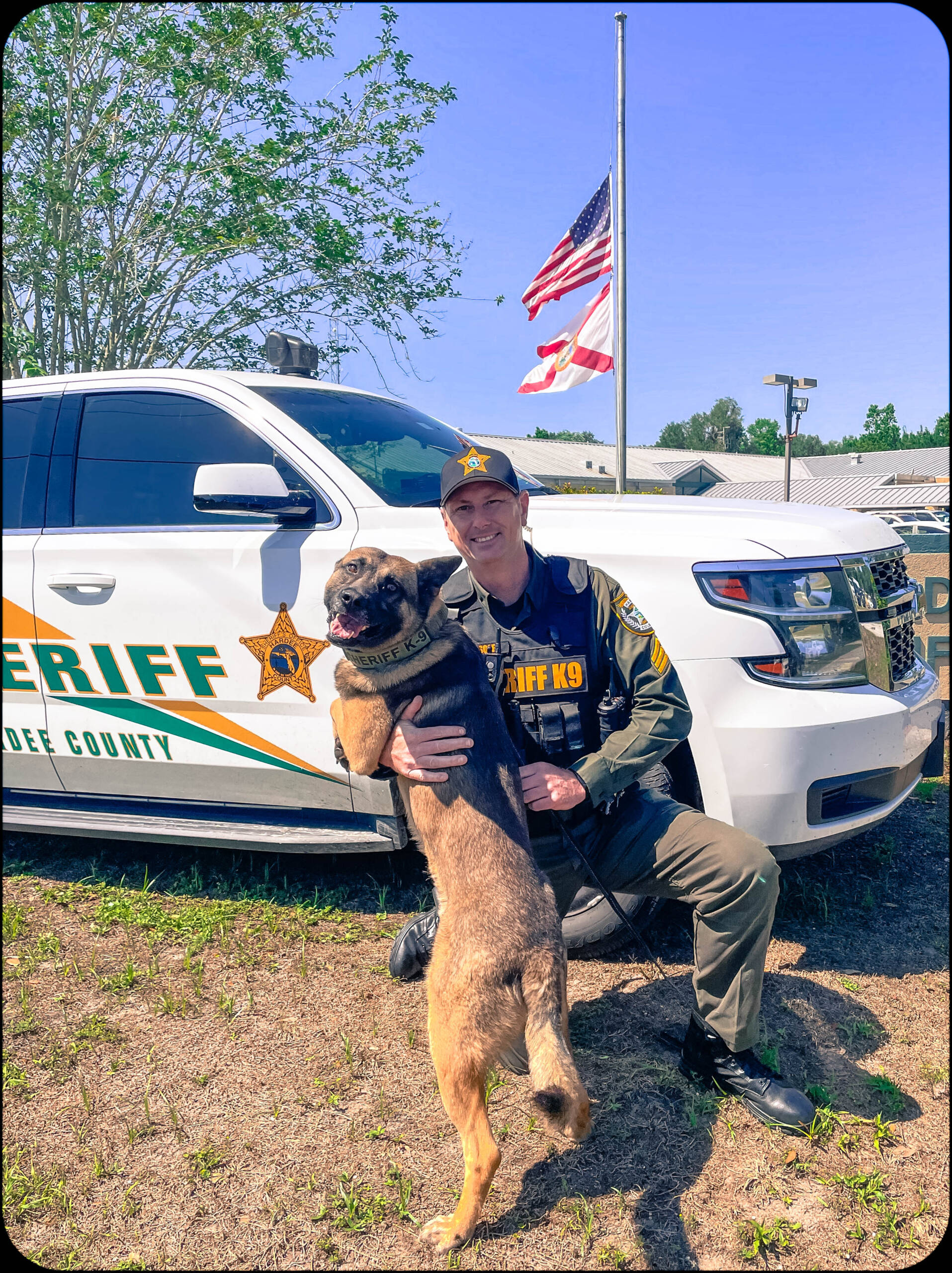 officer with k9